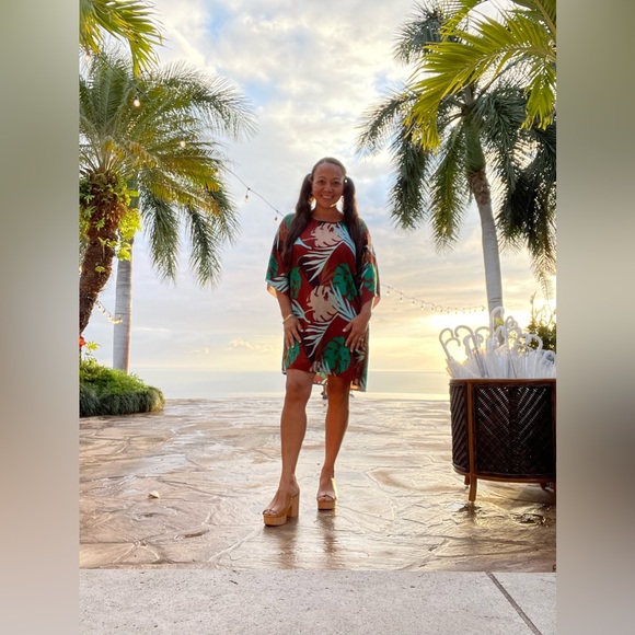 Aloha! Im your new POSH friend Bernadette, but YOU can call me BeHawaii๐ค๐๐ - Picture 12 of 17